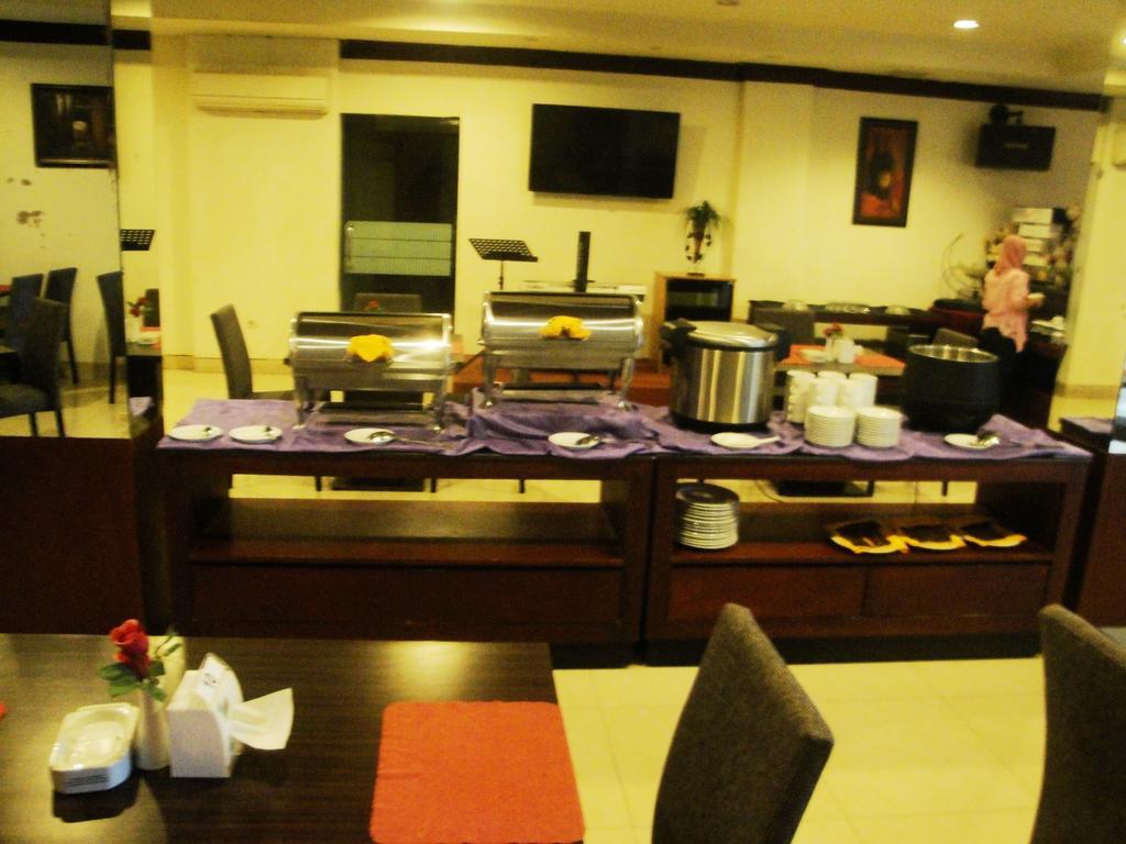 Imperial Hotel Kendari Exterior foto