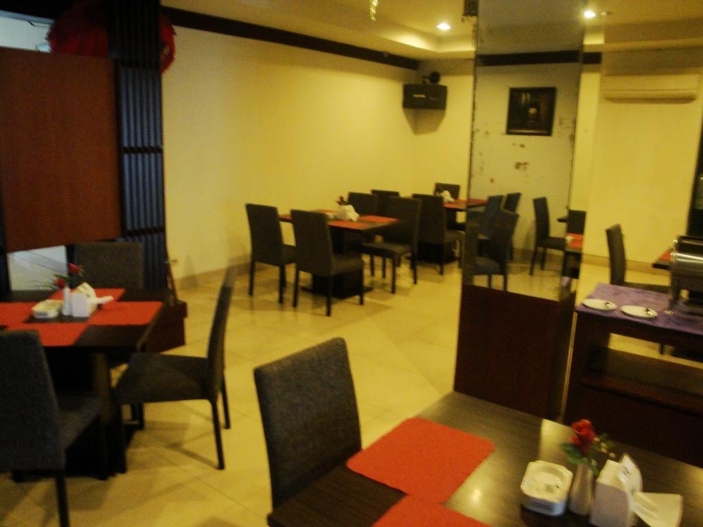 Imperial Hotel Kendari Exterior foto