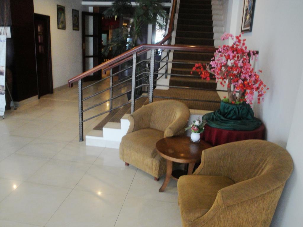 Imperial Hotel Kendari Exterior foto