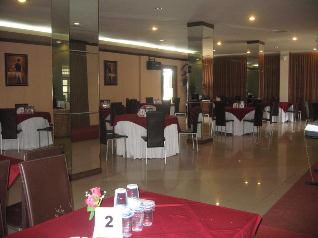 Imperial Hotel Kendari Exterior foto