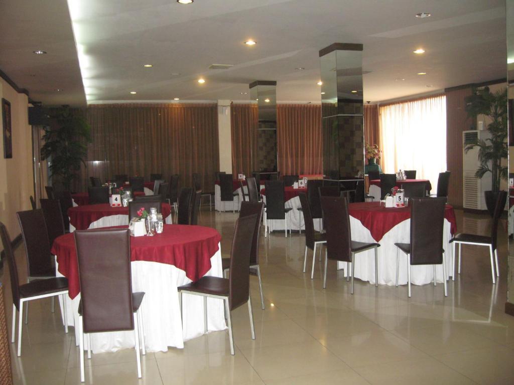 Imperial Hotel Kendari Exterior foto